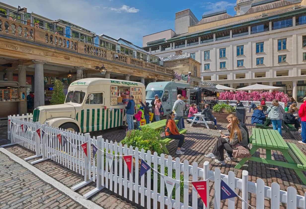 Piazza Pop-Up Food Trucks